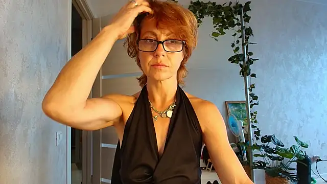 LioraWeiss live cam on StripChat