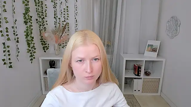 Laly_Peach webcam