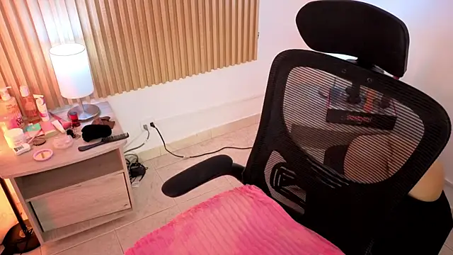 marianl0ve (F milf) - play with my tits👅🍒🥵