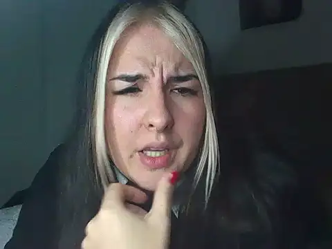 latinbabygirl live cam on StripChat