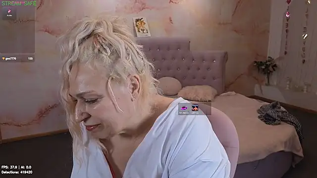 Penelope_Pinky webcam