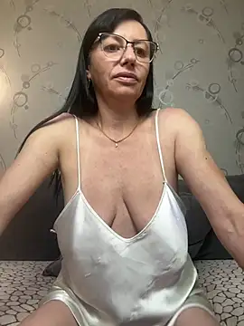 Amberhotqueen webcam