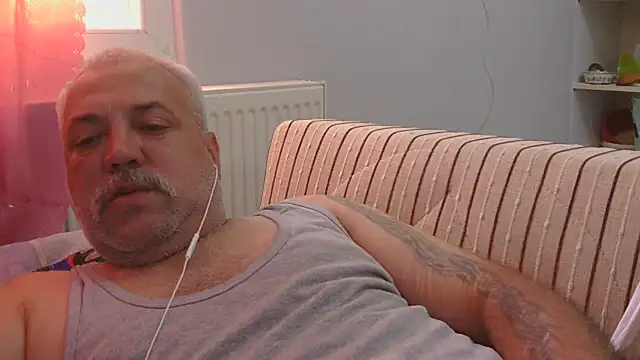 husoizmir live cam on StripChat