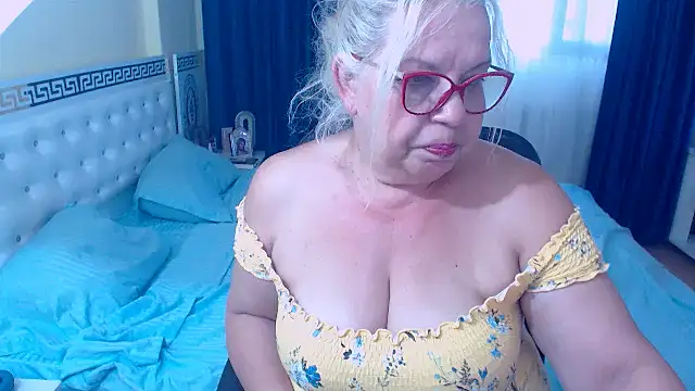 SonyaHotMilf webcam