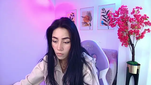 Rainy_doll live cam on StripChat