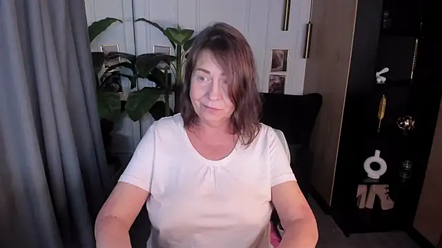LindaPassionate live cam on StripChat