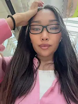 trytomakememoam live cam on StripChat