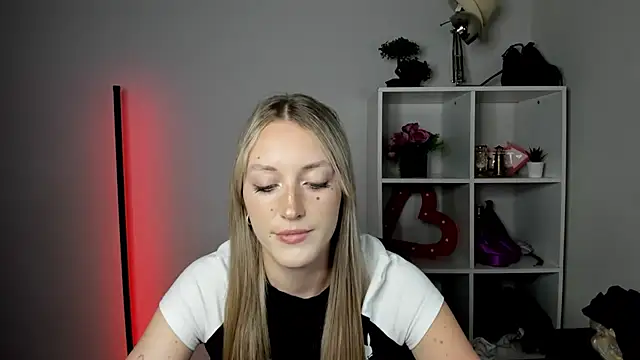 EvelynBlond webcam