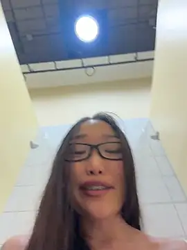 trytomakememoam webcam