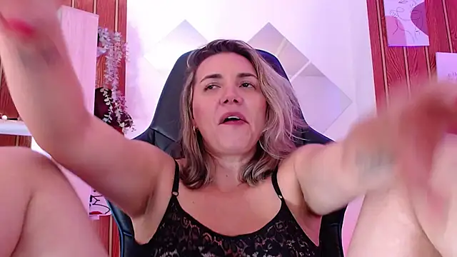 milfsecret69 webcam