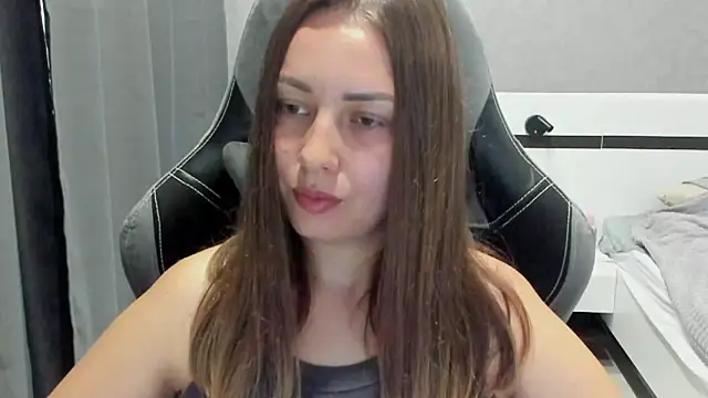 Mia_shy1 webcam