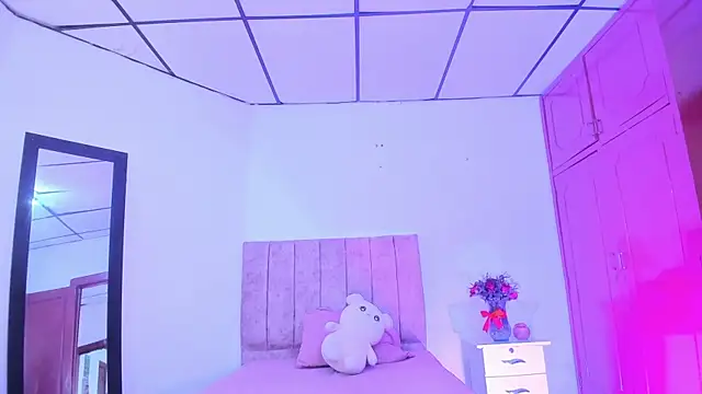 Mila_1wood webcam