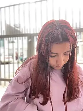 EveGreyson_Pink webcam