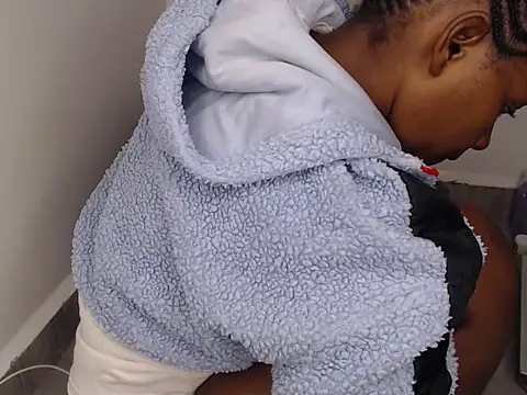 irreplaceable_ebony webcam