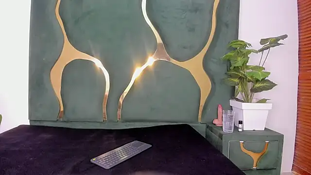 Mila_petiteasm webcam