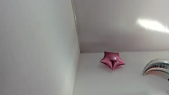 nahomyrusell_ webcam