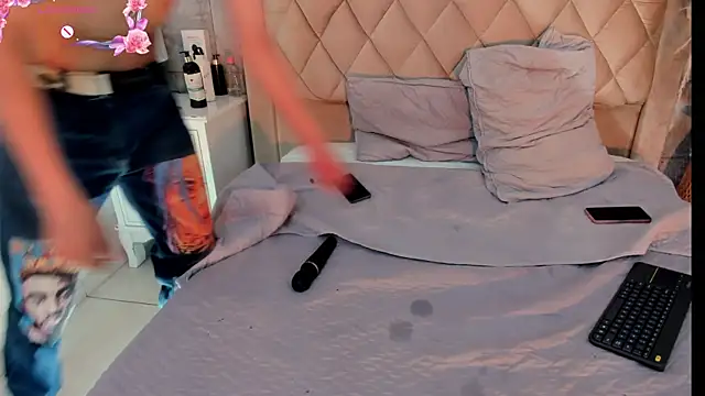 MissyAndNova webcam