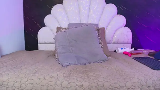 _MiaBrown_ webcam