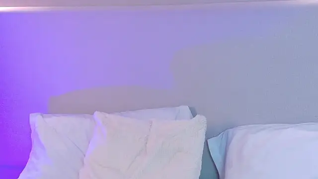 NaomiKlarc webcam
