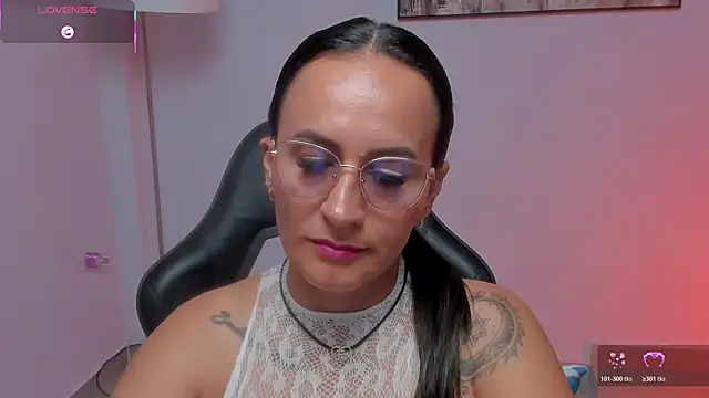 Sara_Charmy webcam