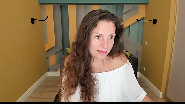 EllaLong webcam