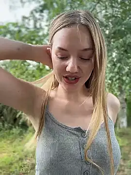 MilaMoone webcam