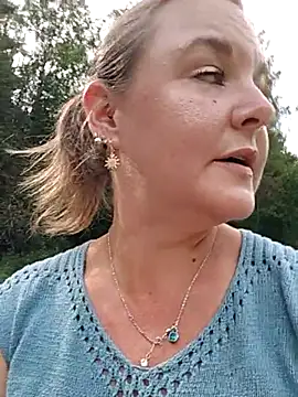 SwedishJennifer live sex cam
