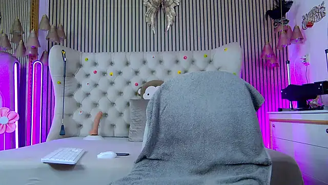 PlayfulShow webcam