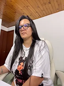 SWEETLILY18 live cam on StripChat