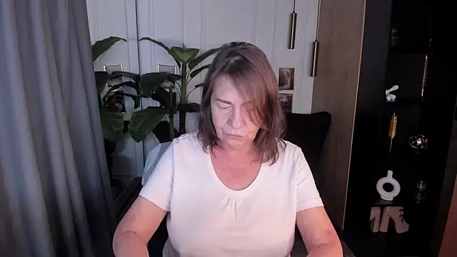 LindaPassionate live cam on StripChat