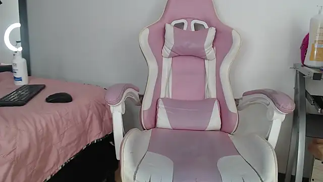 Jessica_Dove live cam on StripChat