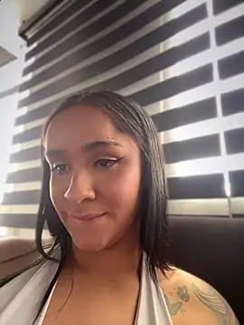 Isabella-Teen live cam on StripChat