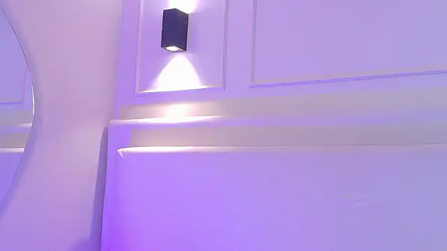 NaomiKlarc webcam