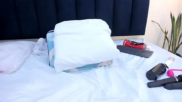 mayaevansmg webcam