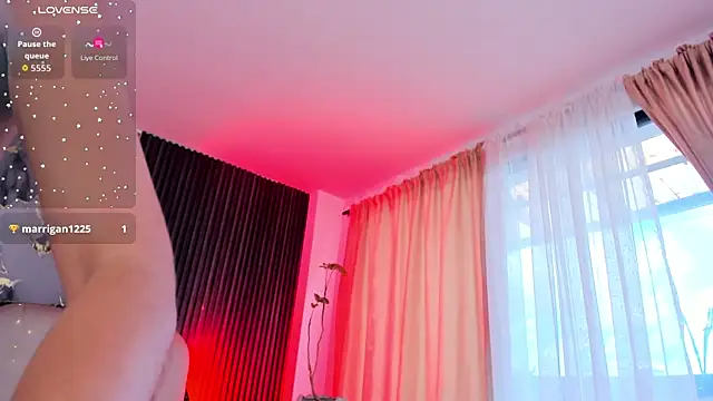 CarolineFyre webcam
