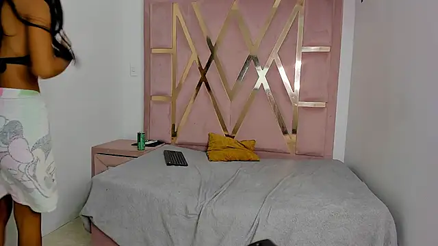 Kattyasm live cam on StripChat
