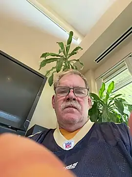 Caesar_Baxter webcam
