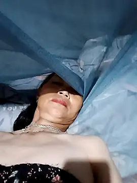 Lily-suny webcam