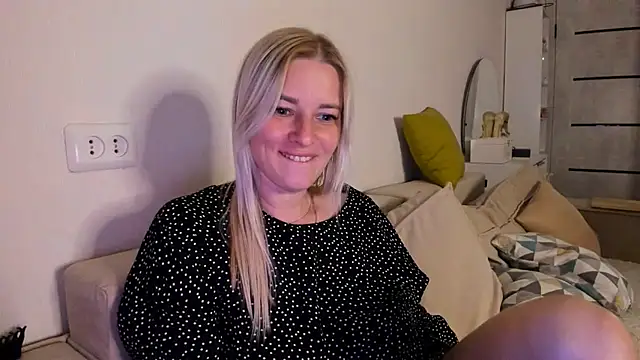 THE_GOLDEN_WOMAN webcam