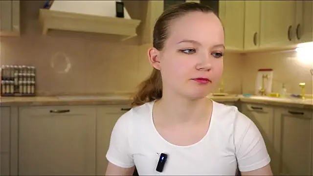 NaomiFess webcam