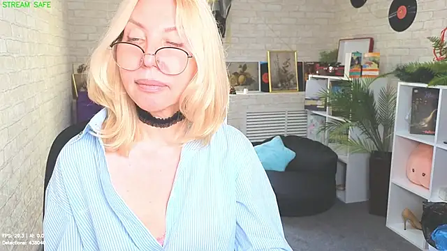 Wendy_Waves webcam