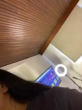 LunaMoore_Pink webcam