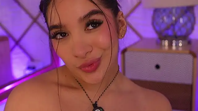lyrabellini - Lyrabellini's free webcam - UK Sex Cams