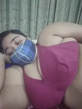 momo_loves webcam