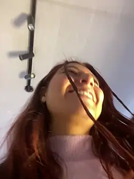 EveGreyson_Pink webcam