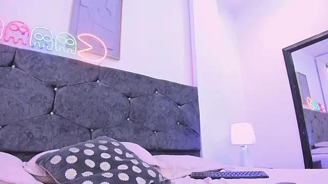 Meghan_candy webcam