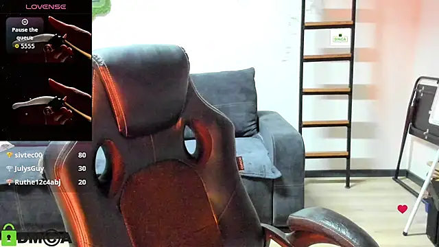 JuliNy_x webcam