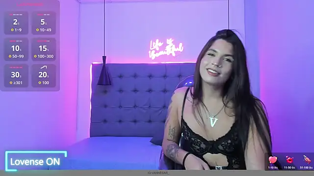 CryBabyVelvet live sex cam