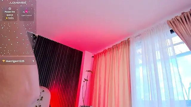 CarolineFyre webcam