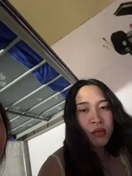 RoxxaneSukhumvit433 webcam